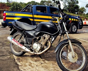  Moto roubada é recuperada pela PRF em São Cristovão. (Divulgação/PRF/SE)