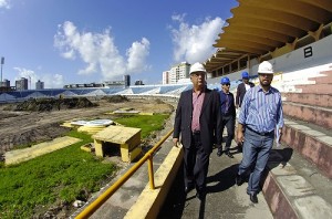  Jackson Barreto realizou a visita ao lado do secretário de Infraestrutura, Valmor Barbosa (Foto: Marcelle Cristinne/ASN)