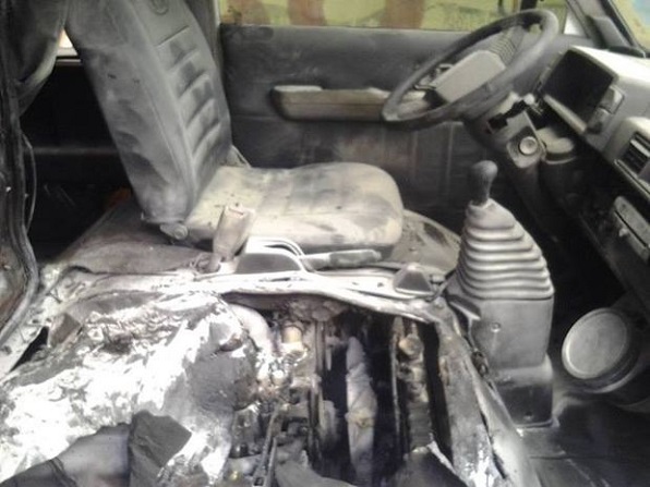 Veículo pega fogo dentro de garagem em Itabaiana