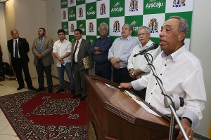 Prefeito apresenta projeto para divulgar Aracaju em outras capitais. (Foto: Silvio Rocha)