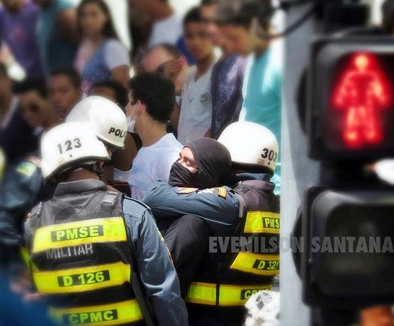   Mascarados são detidos em protestos no 7 de setembro em Aracaju