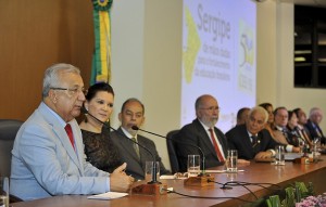  Governador em exercício também fez um relato dos investimentos da atual administração em Educação e voltou a comemorar a conquista histórica do campus da UFS no Sertão. (Foto: Marcos Rodrigues/ASN)