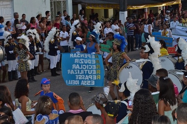 Milhares de pessoas prestigiaram o Desfile Cívico do Povoado Sapé