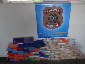 Policiais federais apreenderam mais de 65 kg de drogas, na BR-101.(Divulgação/PF/SE)