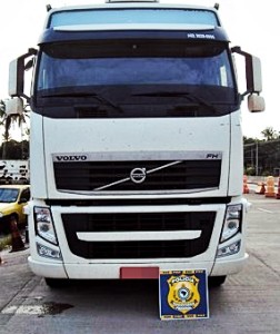  Caminhão havia sido tomado de assalto na divisa entre Sergipe e Alagoas. (Foto: PRF/SE)