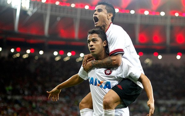  De virada, Atlético-PR vence o Flamengo no Maracanã