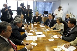  Governadores reunidos em Brasília pediram ao Supremo que não extinga os benefícios que geram emprego e reduzem as desigualdades regionais.(Foto: Roberto Jayme)