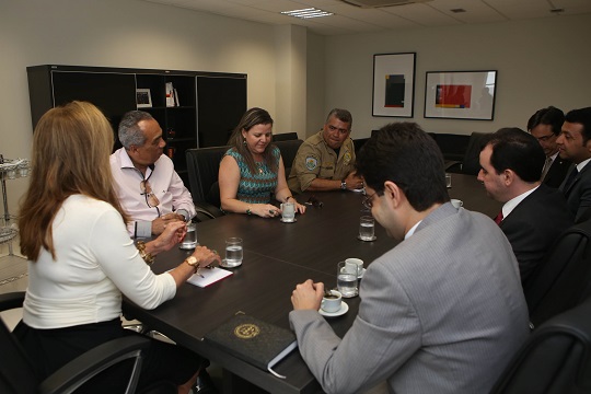 Prefeito João Alves se reúne com presidente do Banese