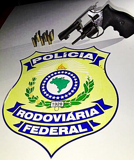 Em Rosário do Catete, homem é detido pela PRF com arma de fogo 