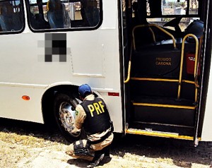 Ônibus clonado é apreendido pela PRF.(Foto: Divulgação)