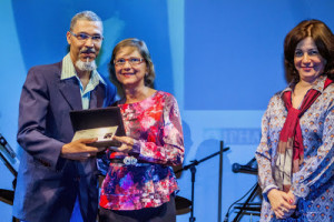 Thiago Fragata recebeu prêmio de Terezinha Oliva e Jurema Machado. (Foto: San Rogê)