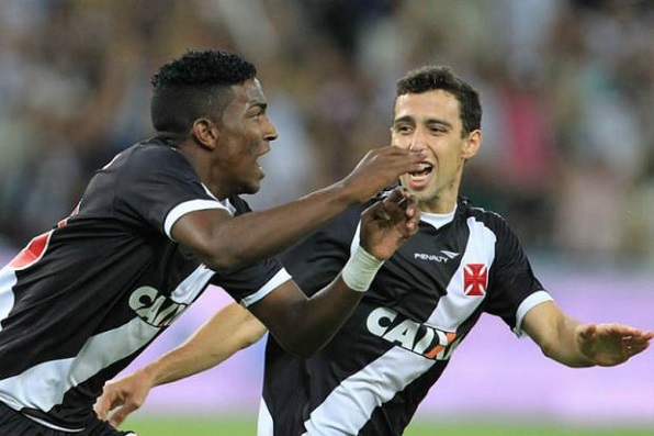  Vasco faz 3 a 2, mas Goiás avança por gols marcados fora