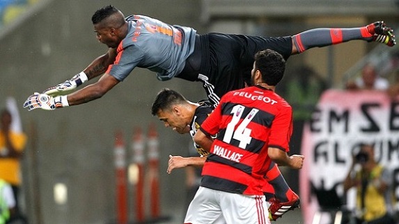 Botafogo vira sobre o Fla e assume a vice-liderança do Brasileirão