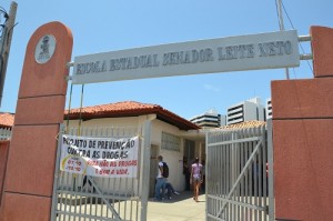  Escola Leite Neto: dois alunos feridos (Foto: Cássia Santana/Portal Infonet)