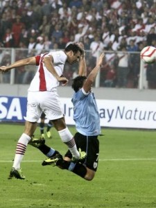 Uruguaios tiveram passagem tumultuada pelo Peru antes de último duelo nas Eliminatórias Foto: Getty Images