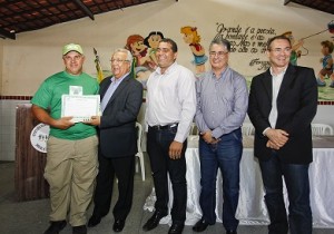  Na ocasião, além de elencar ações da estratégia de apoio à citricultura, o governador confirmou o apoio do Governo do Estado a um importante empreendimento industrial na região.(Foto: Marcos Rodrigues/ASN)