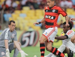  Paulinho comemora o golaço marcado contra o Corinthians. (Foto:  Carlos Moraes/Agência O Dia)