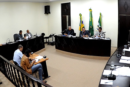    Vereadores de Rosário querem explicações do prefeito sobre a aquisição de cinco carros particulares