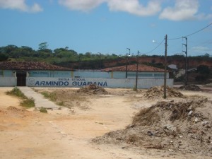 Escola Armindo Guaraná tem uma área grande que possibilita a construção de um ginásio para a comunidade do Rosa Elze.(Foto: Orácio Oliveira)