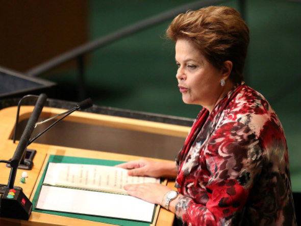 Brasileiros poderão abrir empresa em até 5 dias, diz Dilma