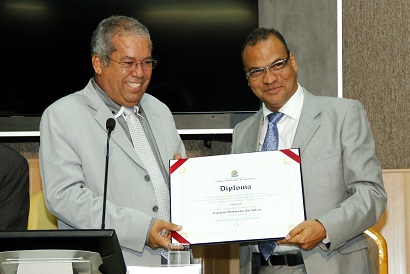 Carlos Cauê recebe título de cidadão aracajuano