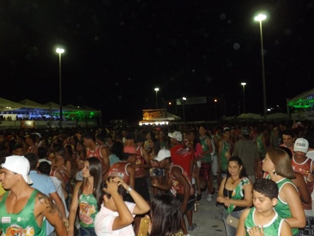 Pablo, banda Pagodão e Julinho levam multidão ao município de Neópolis