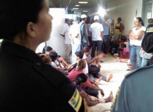 Moradores do Novo Amanhecer ocupam prédio da Prefeitura de Aracaju