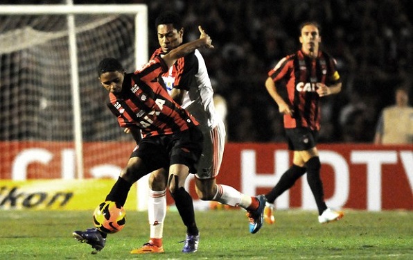  Atlético-PR e Flamengo empatam em 1 a 1 no primeiro jogo da decisão da Copa do Brasil
