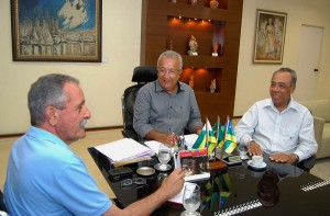 Jackson recebeu o prefeito João Alves e seu vice, José Carlos Machado / Foto: Wellington Barreto/ASN