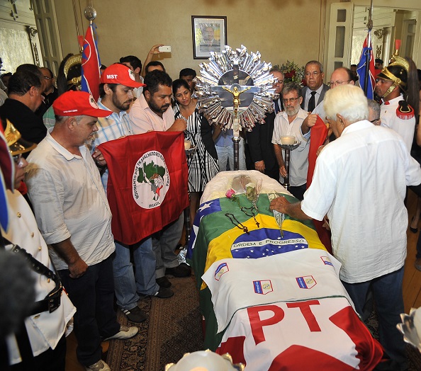 Corpo do governador de Sergipe é cremado em Salvador