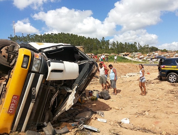 MPF ajuíza ação para desocupação da área de proteção às margens do Rio Poxim