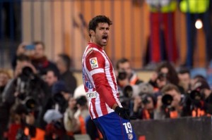 AFP/AFP - Diego Costa comemora um dos gols que marcou para o Atlético, em 15 de dezembro em Madri