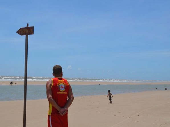 Bombeiros dão dicas de segurança nas praias em Sergipe