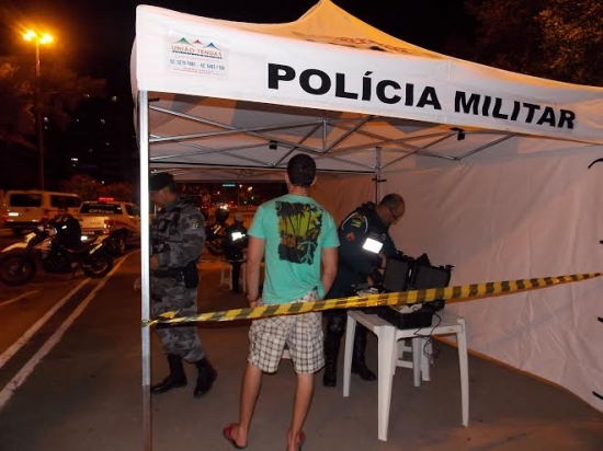  Mais de 20 pessoas foram presas por embriaguez na saída do Show do Chiclete com Banana