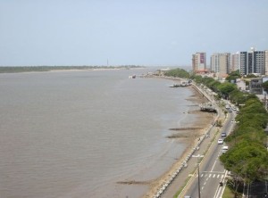 Vista parcial da Avenida Ivo do Prado em Aracaju (SE) (Foto: Denise Gomes/G1 SE)