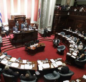 Uruguai aprova legalização de plantio e venda da maconha pelo Estado