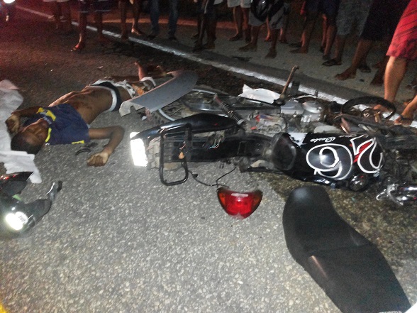   Motociclista morre e carona fica gravemente ferido em acidente na João Bebe Água