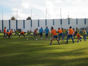 Jogadores analisar o resultado do clássico contra o Sergipe. (Ascom/ADC)