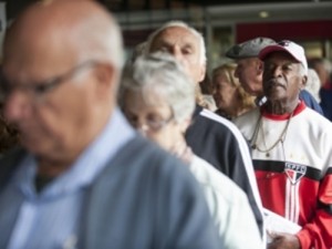 Dez anos depois de entrar em vigor, o Estatuto do Idoso garantiu uma série de benefícios individuais à população com mais de 60 anos no país. (Foto: Reprodução)