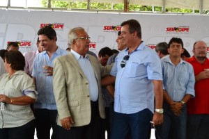 A prefeito de Pacatuba, Alexandre Martins (PSC), recebeu na última terça-feira (14), em Aracaju, um caminhão-caçamba.(Foto: SE Notícias)