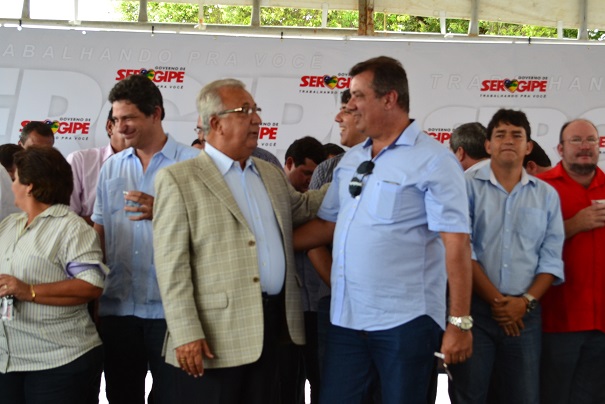 Prefeitura de Pacatuba é agraciada com caçamba do Governo de Sergipe