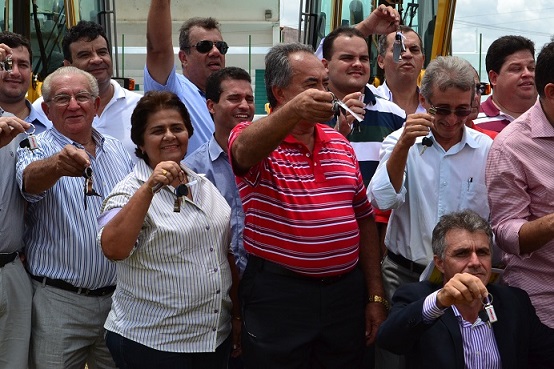 Jackson Barreto e MDA entregam máquinas agrícolas a 57 municípios