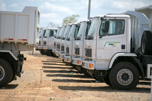 Ao todo, 57 equipamentos serão entregues, sendo 28 caminhões-caçamba e 29 pás-carregadeiras.(Foto Albino Oliveira/MDA)