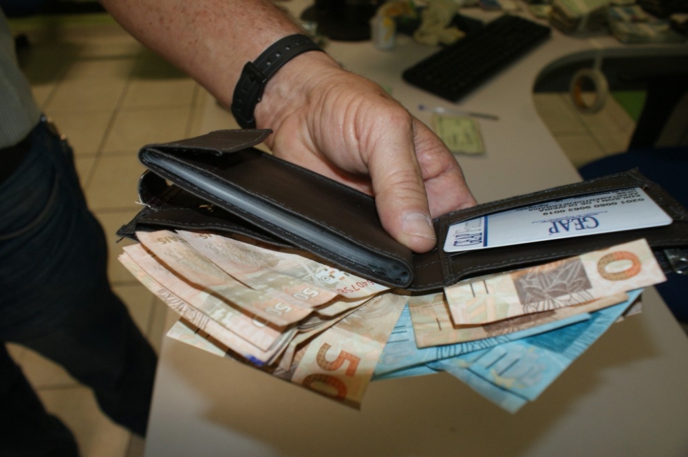 Pré-Caju: Folião recupera na PM carteira contendo R$ 600