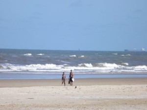 Nove praias devem ser evitadas até a próxima quarta-feira, 12. (Foto: Joelma Gonçalves/G1)