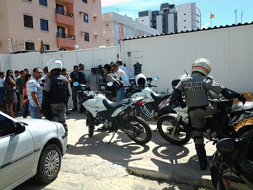 PM flagra quarteto em Maruim circulando com duas armas de fogo