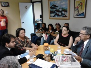 Os educadores aguardavam resultado da audiência entre direção do SINTESE, deputada Ana Lúcia e o desembargador José dos Anjos.(Foto: Divulgação/Sintese)