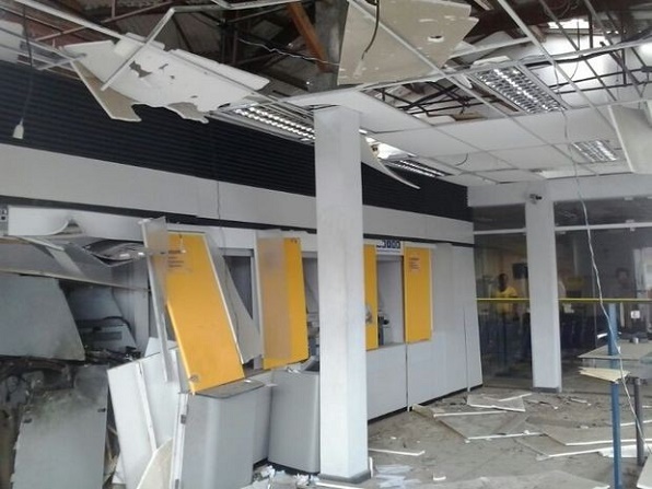 Quatro caixas eletrônicos são explodidos em Umbaúba, SE