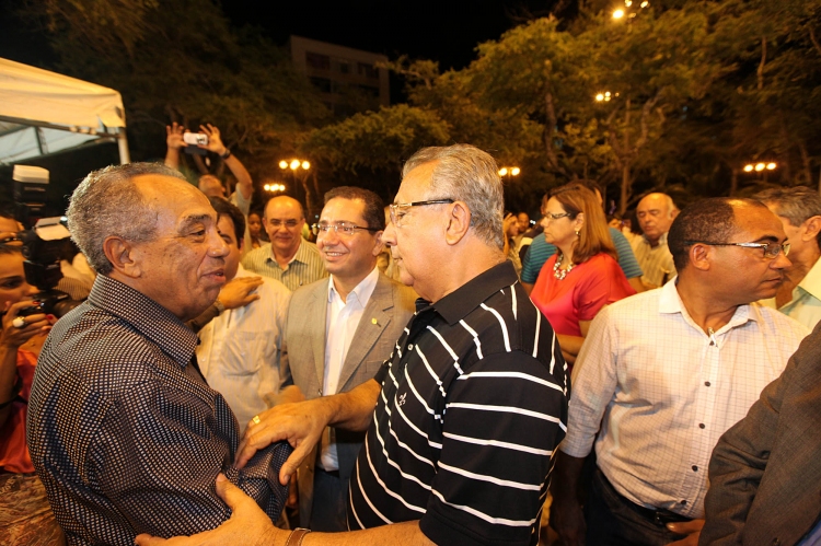 Praça Camerino é reestruturada e entregue à população