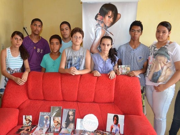 Mensagens de Rihanna emocionam família de fã dela assassinado em SE